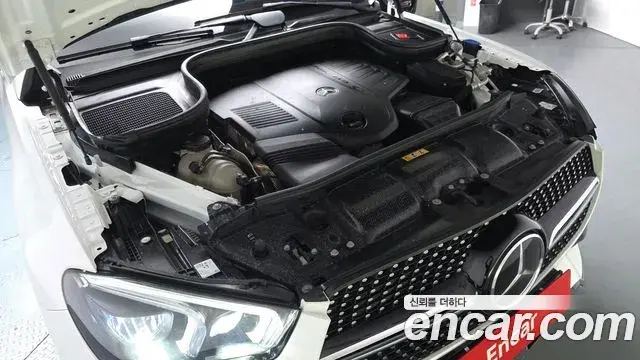 Mercedes-Benz GLE-Class 2022 — Photo 2/35