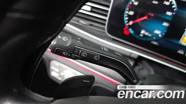 Mercedes-Benz GLE-Class 2022 — Photo 9/35