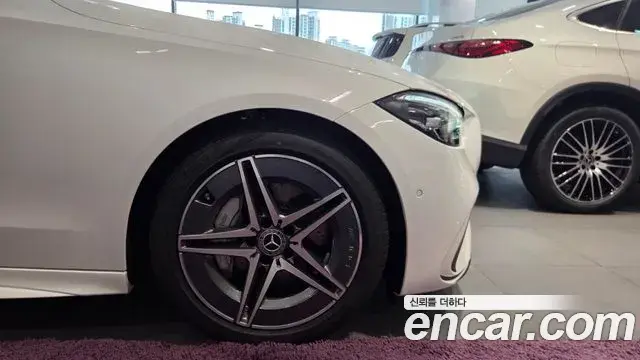 Mercedes-Benz C-Class 2025 — Photo 3/11