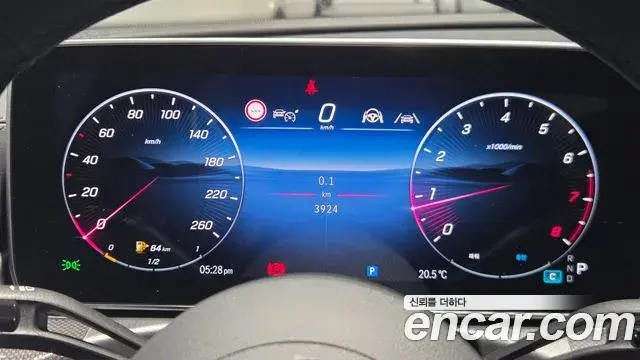 Mercedes-Benz C-Class 2025 — Photo 8/11
