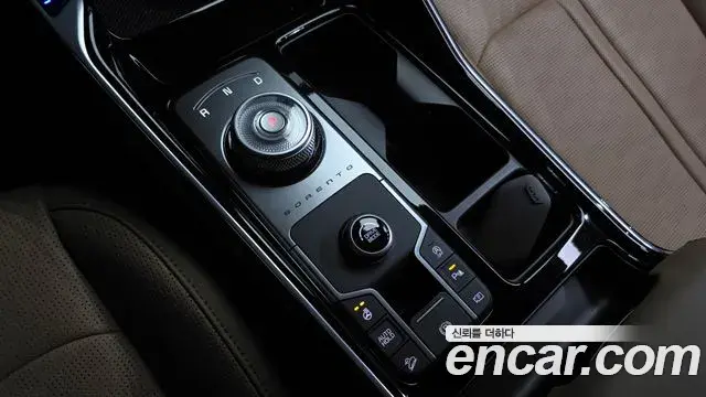 Kia Sorento 2024 — Фото 8/20