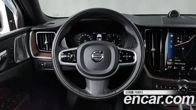 Volvo XC60 2021 — Şəkil 35/35