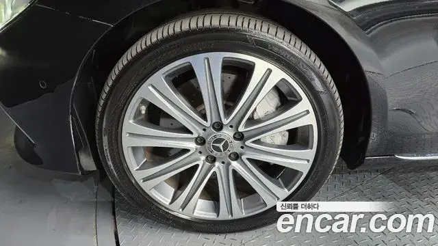 Mercedes-Benz E-Class 2020 — Photo 4/20