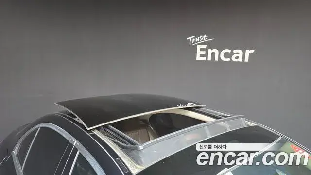 Mercedes-Benz E-Class 2020 — Photo 19/20