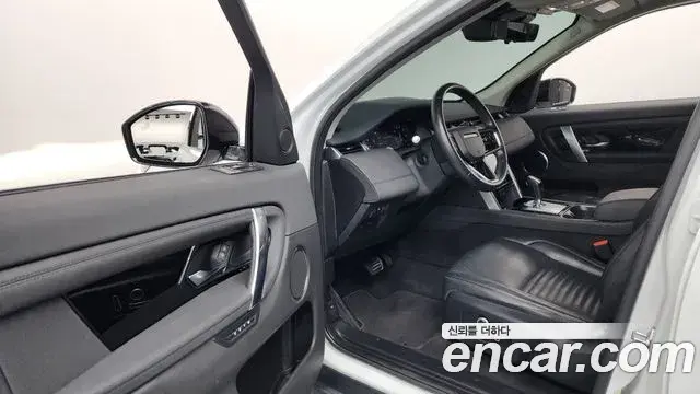 Land Rover Discovery Sport 2022 — Photo 31/36
