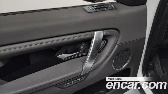Land Rover Discovery Sport 2022 — Photo 4/36