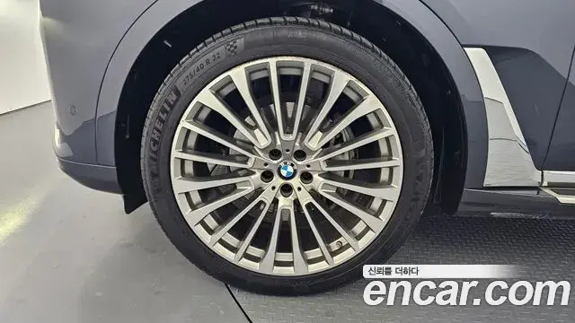 BMW X7 2020 — ფოტო 17/20