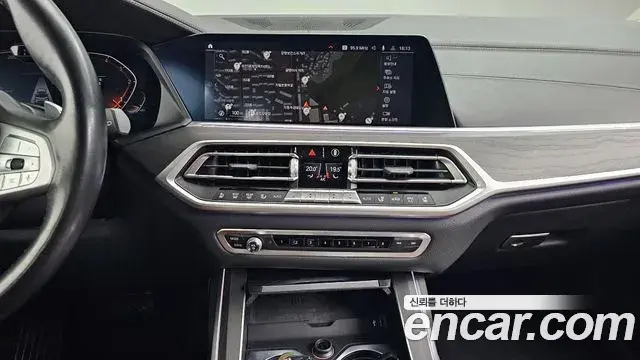 BMW X7 2020 — ფოტო 16/20