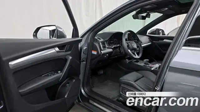 Audi Q5 2020 — Şəkil 18/32