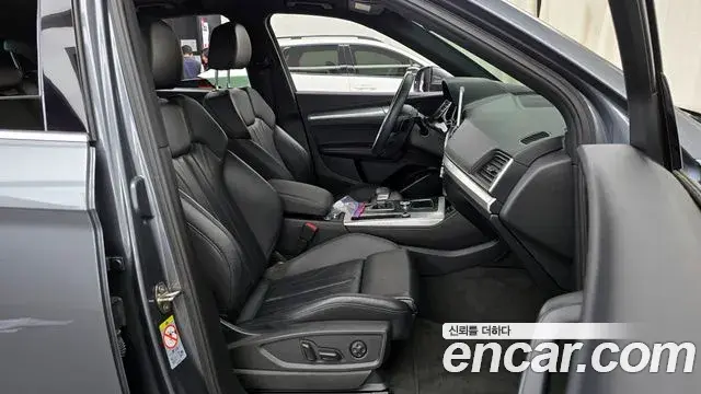 Audi Q5 2020 — Şəkil 25/32
