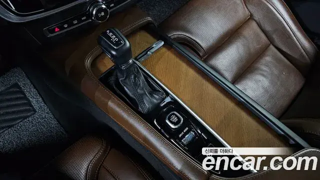 Volvo S90 2018 — Photo 1/20