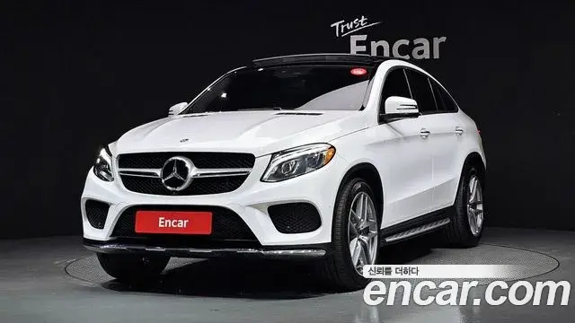 Mercedes-Benz GLE-Class 2018 — Şəkil 10/31