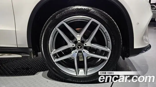 Mercedes-Benz GLE-Class 2018 — Şəkil 14/31