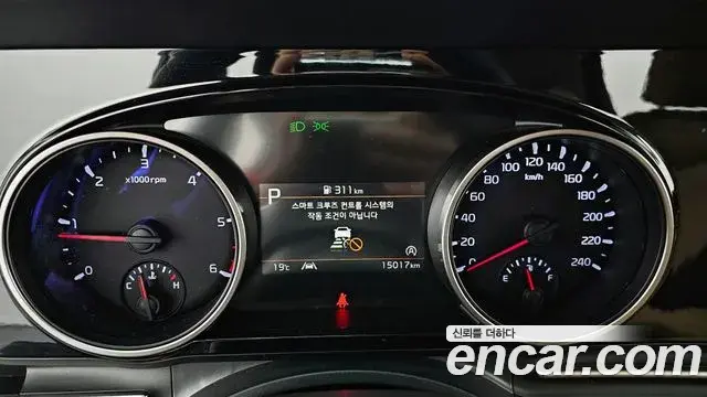 Kia Carnival 2023 — ფოტო 8/20