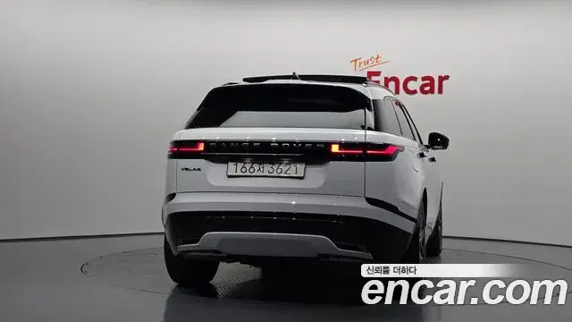 Land Rover Range Rover Velar 2025 — ფოტო 18/31