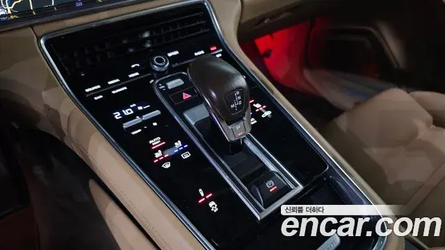 Porsche Panamera 2018 — ფოტო 9/20