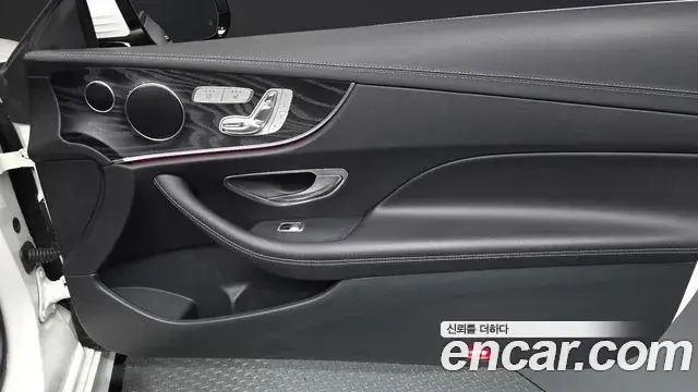 Mercedes-Benz E-Class 2018 — Photo 15/33