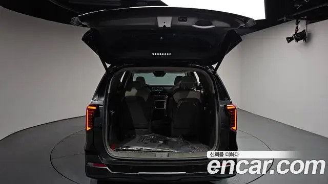 Kia Carnival 2024 — ფოტო 27/36