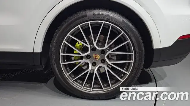 Porsche Cayenne 2021 — Şəkil 32/35