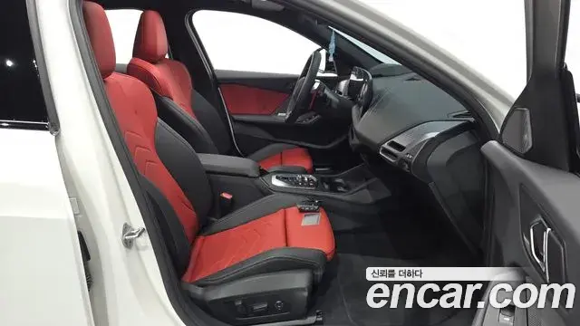 BMW 1 Series 2025 — Photo 13/36