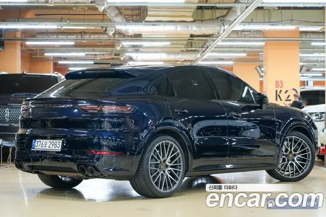 Porsche Cayenne 2021 — Photo 8/20
