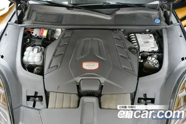 Porsche Cayenne 2021 — Photo 19/20