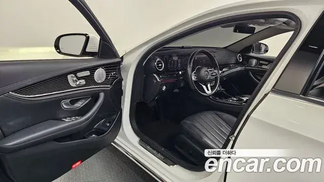 Mercedes-Benz E-Class 2020 — Фото 10/20