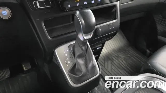 Hyundai Staria 2021 — ფოტო 2/20