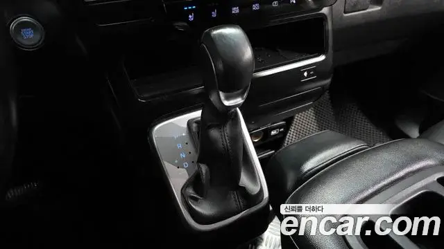 Hyundai Staria 2022 — ფოტო 16/20
