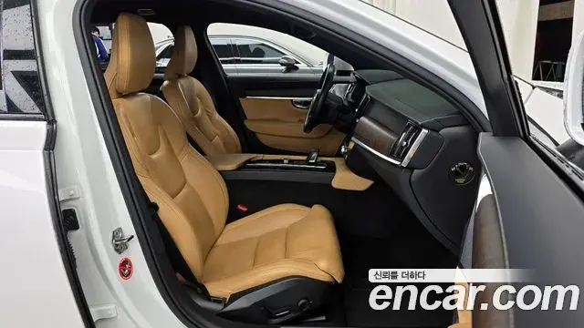Volvo V90 Cross Country 2021 — Photo 13/32