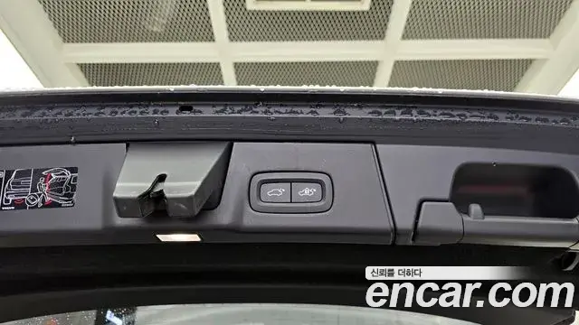 Volvo V90 Cross Country 2021 — Photo 27/32