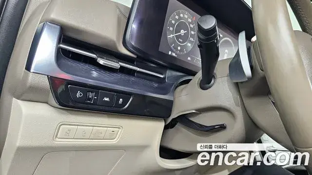 Kia Carnival 2022 — Фото 19/20