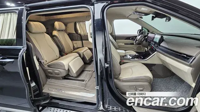 Kia Carnival 2022 — ფოტო 14/31