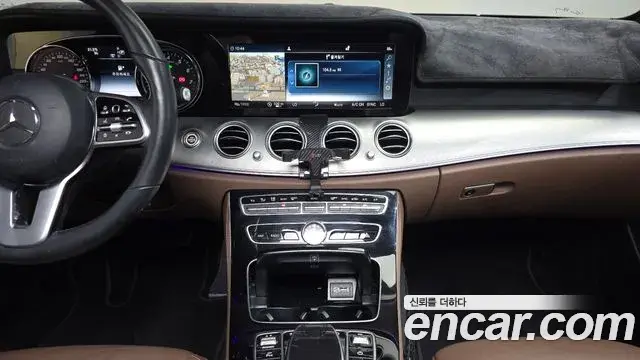 Mercedes-Benz E-Class 2018 — Photo 6/32
