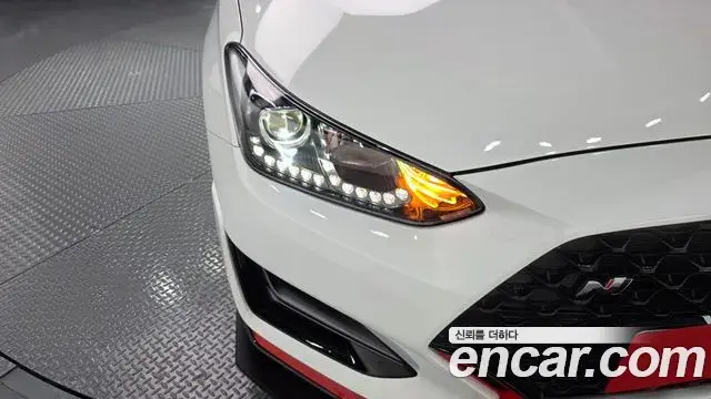 Hyundai Veloster 2022 — ფოტო 26/27