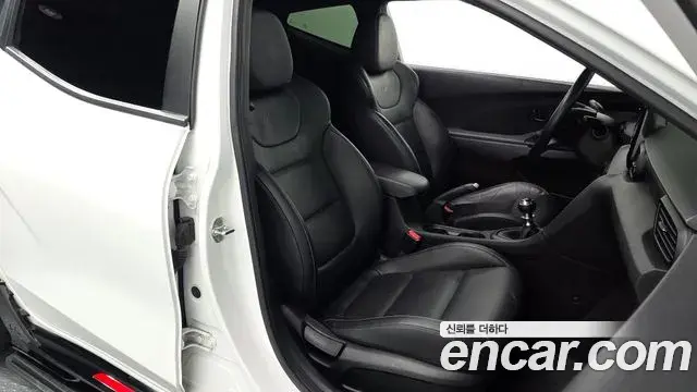 Hyundai Veloster 2022 — ფოტო 14/27