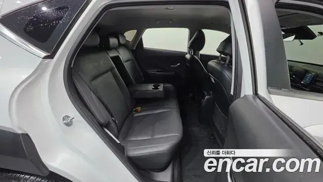 Hyundai Kona 2023 — Фото 19/20