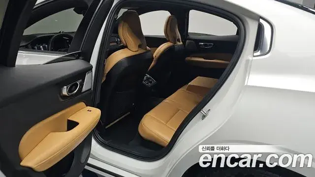 Volvo S60 2023 — Şəkil 1/36