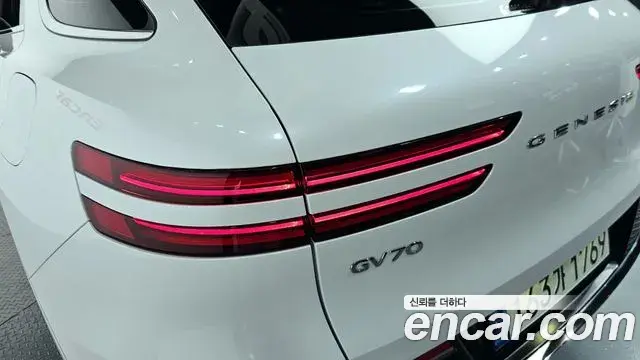 Genesis GV70 2024 — ფოტო 17/30
