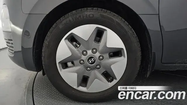 Hyundai Staria 2025 — Photo 5/20
