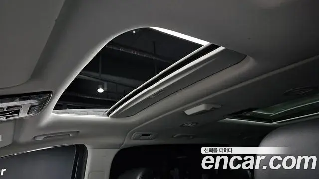 Hyundai Staria 2025 — Photo 19/20