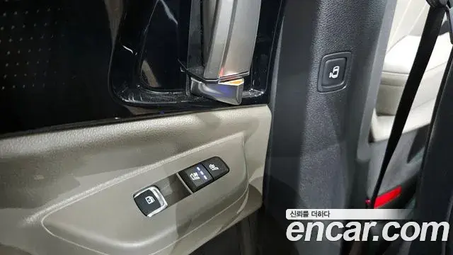 Kia Carnival 2024 — Şəkil 28/32