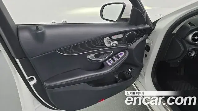Mercedes-Benz C-Class 2019 — ფოტო 19/30