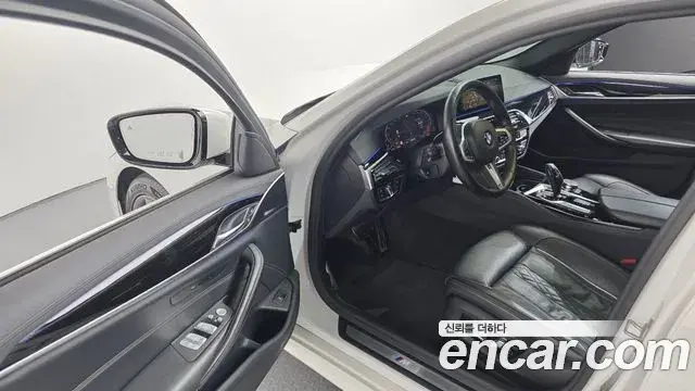 BMW 5 Series 2019 — ფოტო 11/20