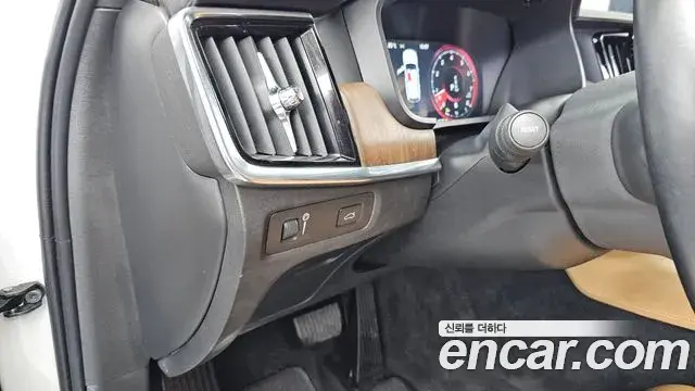 Volvo V90 Cross Country 2021 — ფოტო 36/36
