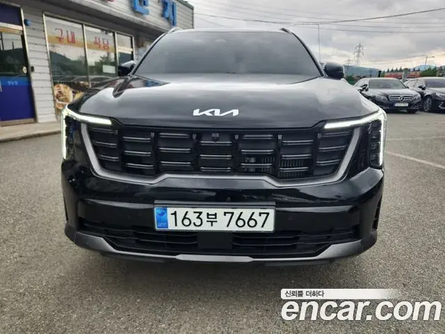 Kia Sorento 2023 — Фото 1/20
