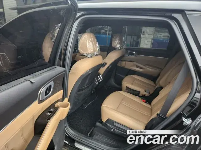Kia Sorento 2023 — Фото 6/20