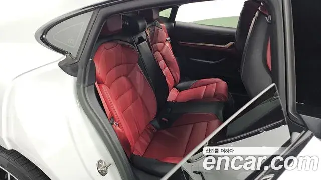 Porsche Taycan 2023 — Photo 23/38