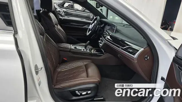 BMW 7 Series 2022 — Şəkil 12/36