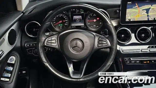 Mercedes-Benz GLC-Class 2018 — Photo 23/30